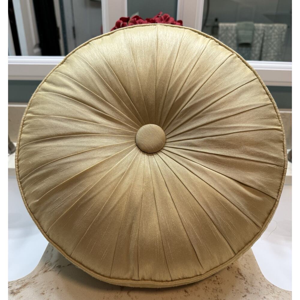 Decorative Round Cushion 14” Gold Center Button Excellent Used Condition